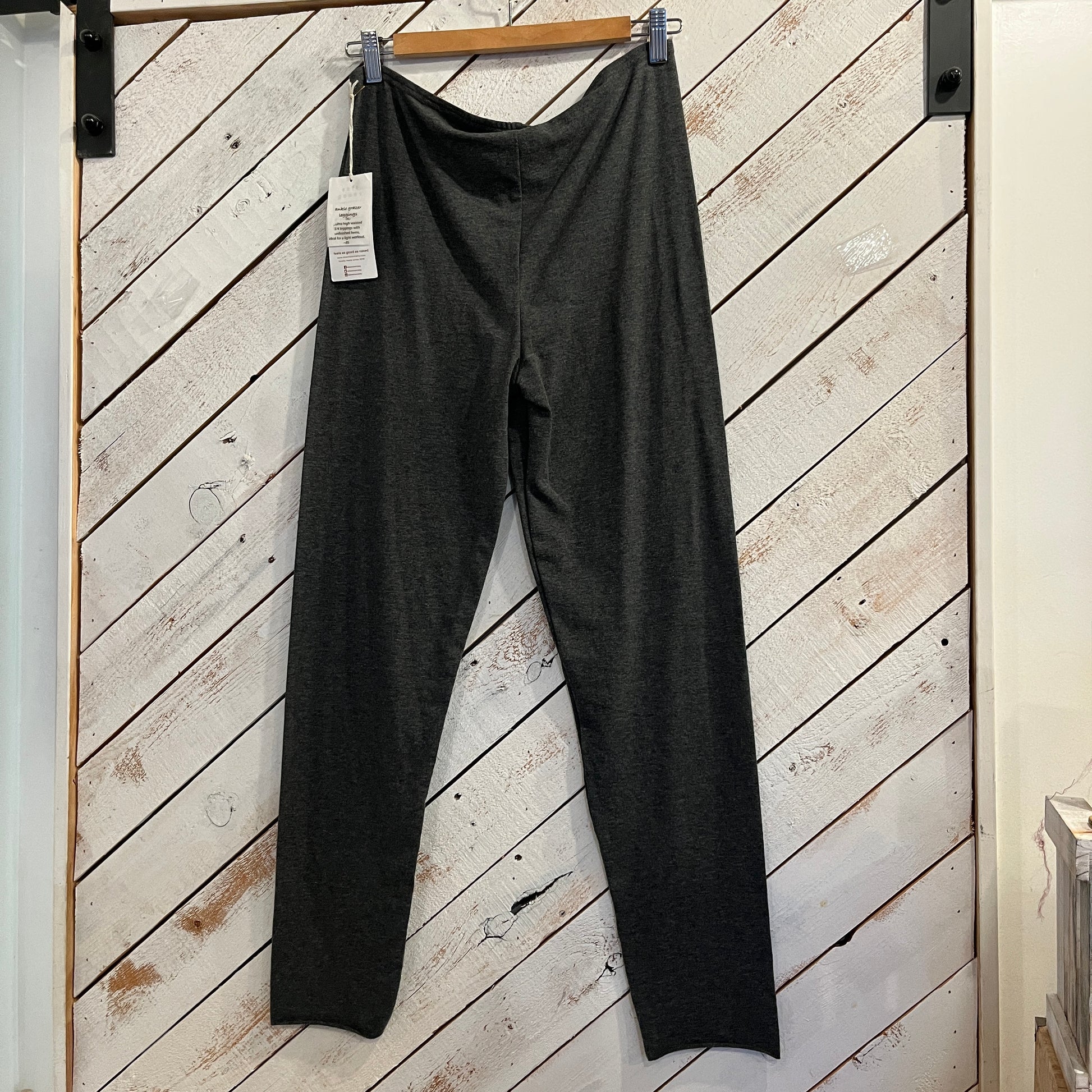 OUT of the BOX Wearhouse SALE Ankle Grazer Leggings | Thunder Cloud in XL - Downtown Betty