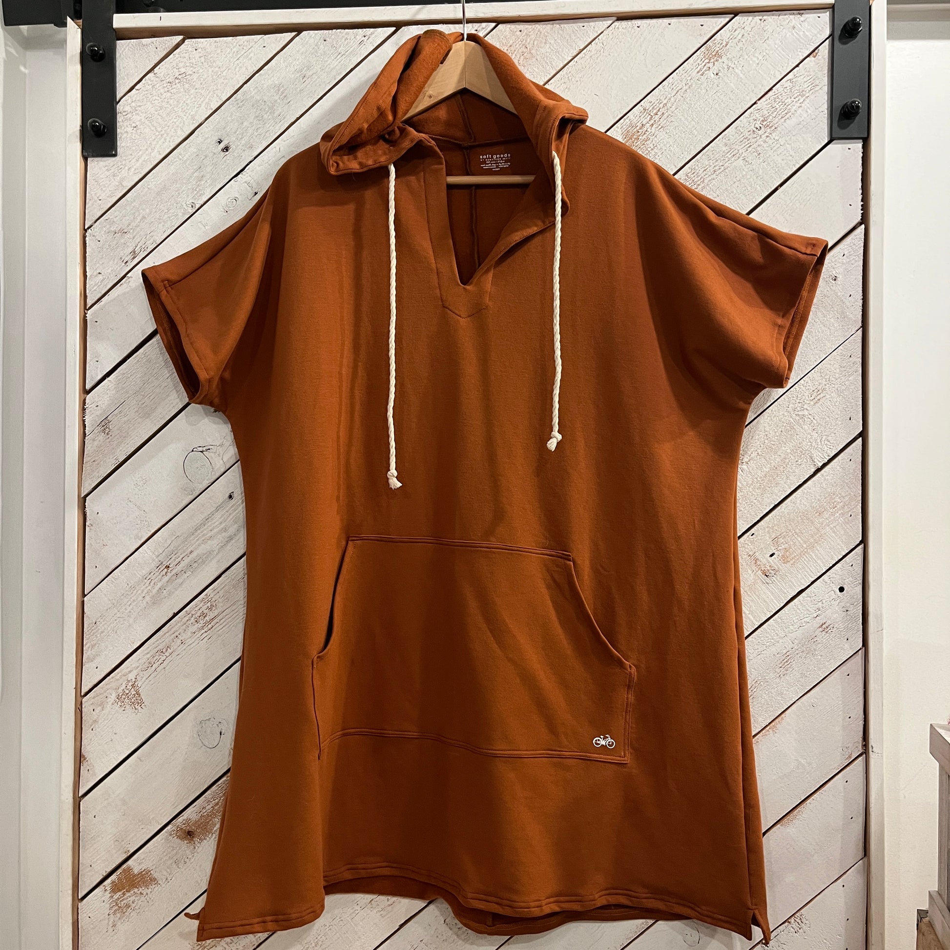 Aprés All Day Sauna Poncho - Men's - Downtown Betty