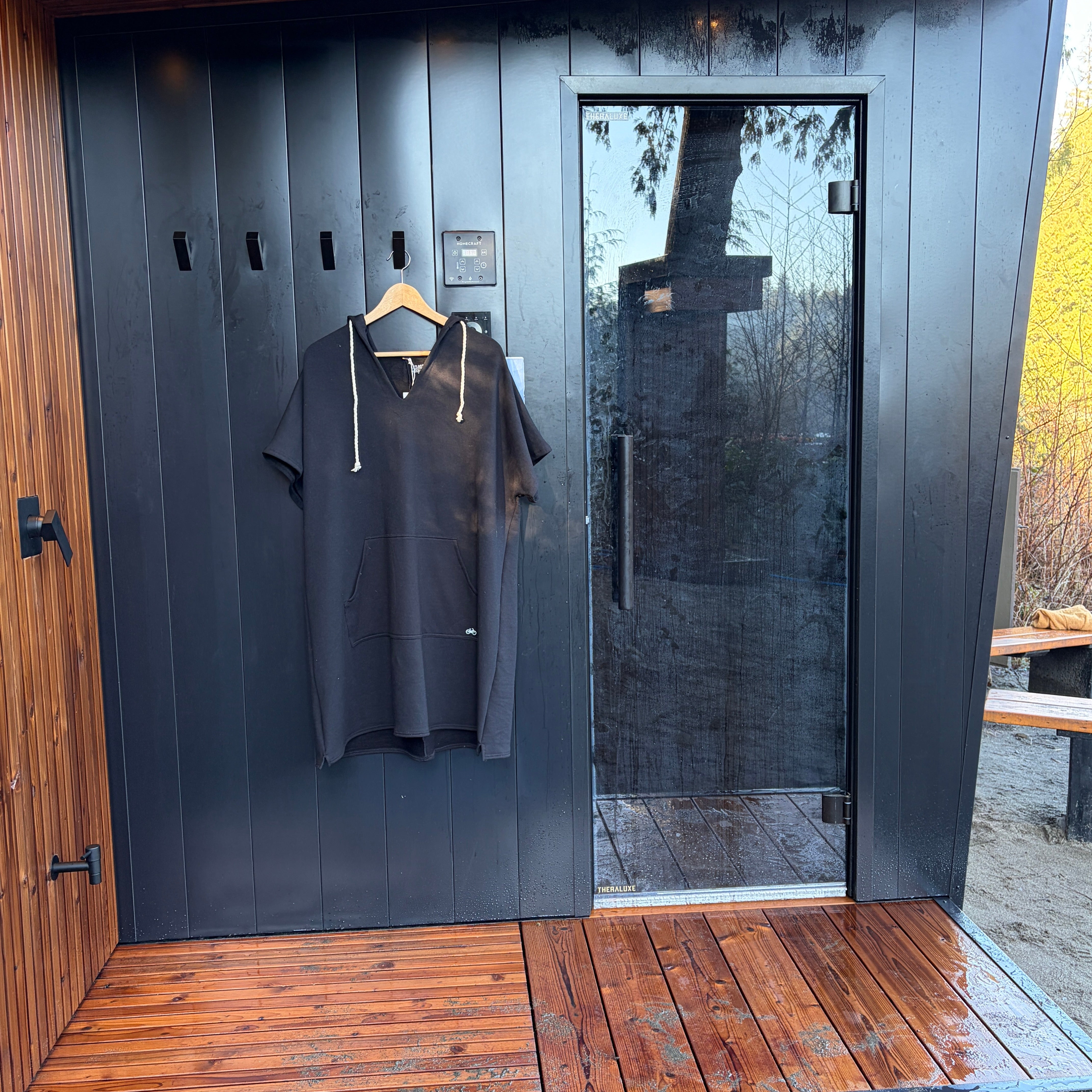 Aprés All Day Sauna Poncho - Men's - Downtown Betty